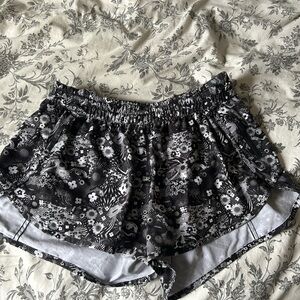 Lululemon track that shorts 4”